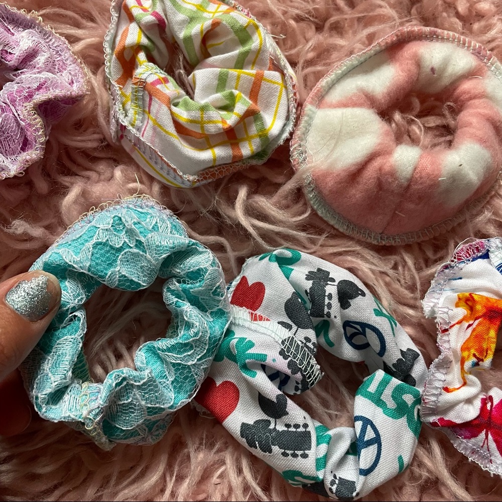 Handmade scrunchie set - Picture 4 of 6